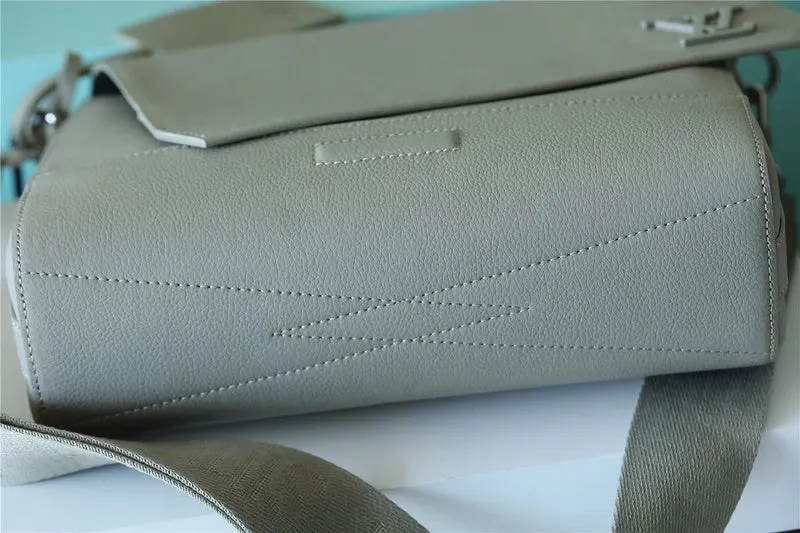 - 9930 - Professional Franco Louis Shops  Unique Vuittons