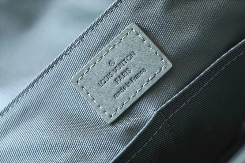 - 9930 - Professional Franco Louis Shops  Unique Vuittons