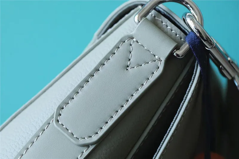 - 9930 - Professional Franco Louis Shops  Unique Vuittons