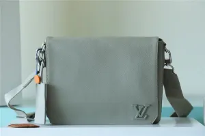 - 9930 - Professional Franco Louis Shops  Unique Vuittons