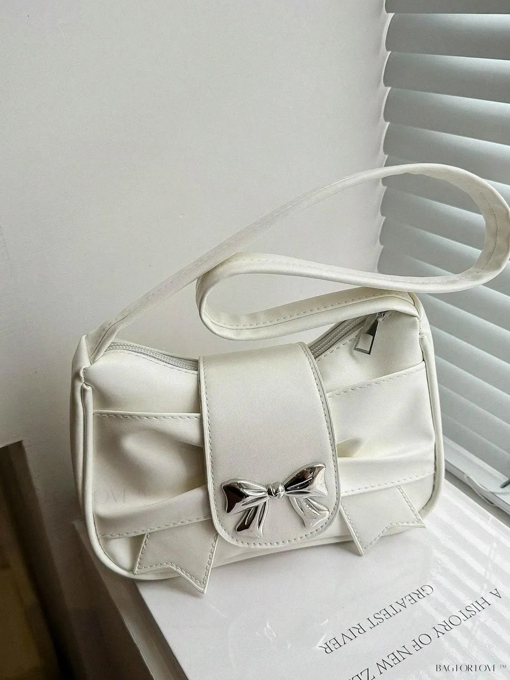 BagForLove - Soft Cloud-Shaped Shoulder Bag with Delicate Bowknot