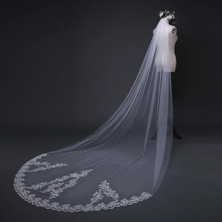 Beautiful Lace Appliques Tulle Long Wedding Veil