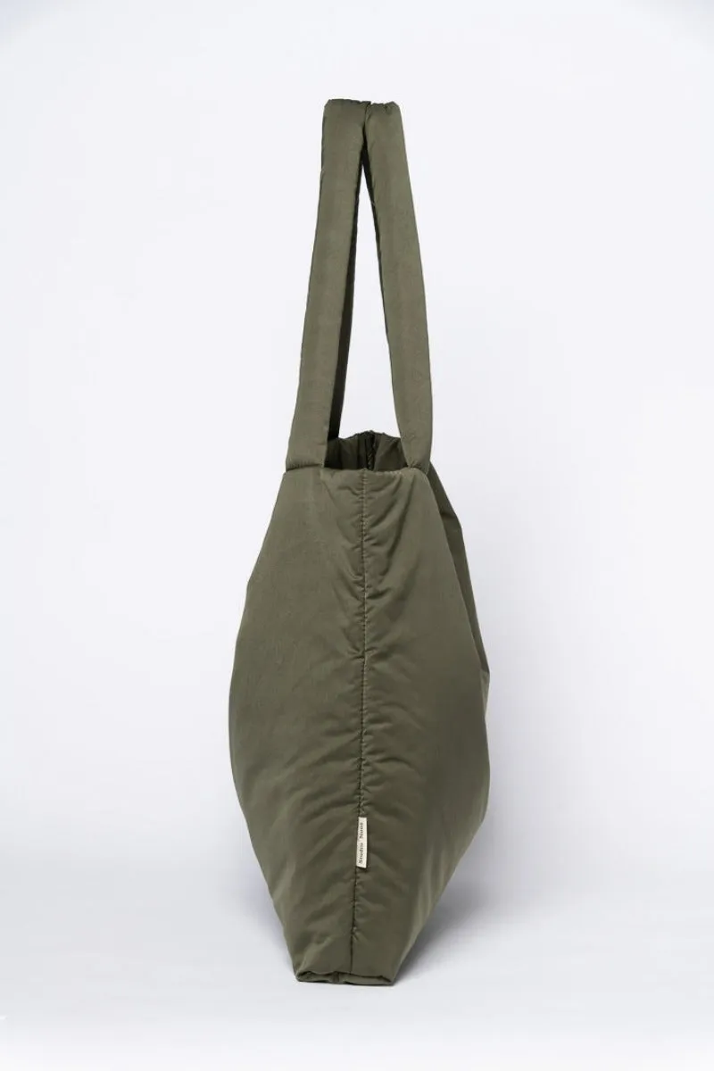 Grüne wattierte Mom Bag