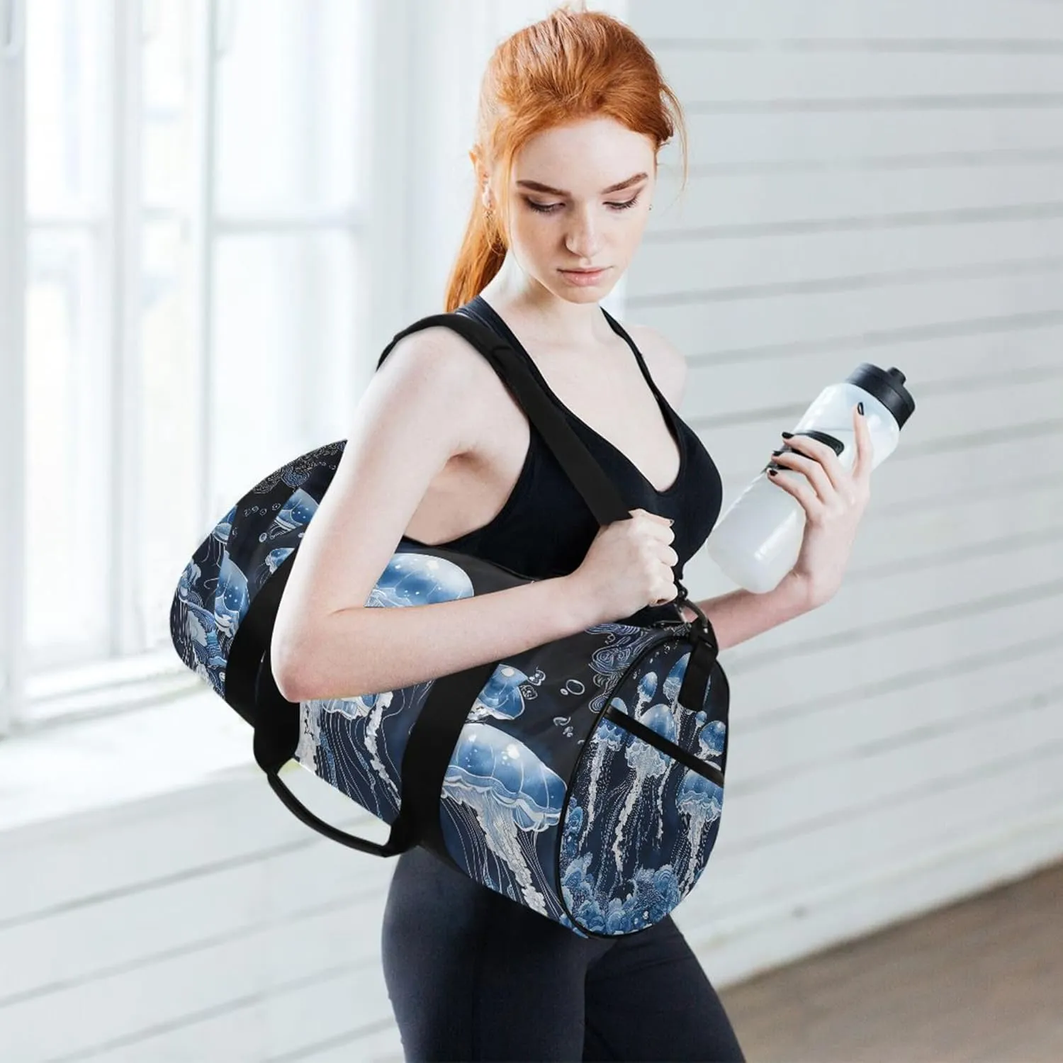 MNSRUU Sports Duffel Bags, Blue Jellyfish Athletic Gym Bag Overnight Workout Travel Tote Luggage for Men Women Yoga