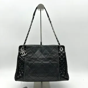 Pre-owned Chanel Black Quilted Lambskin and Patent Leather CC Charm Tote Bag LA24257