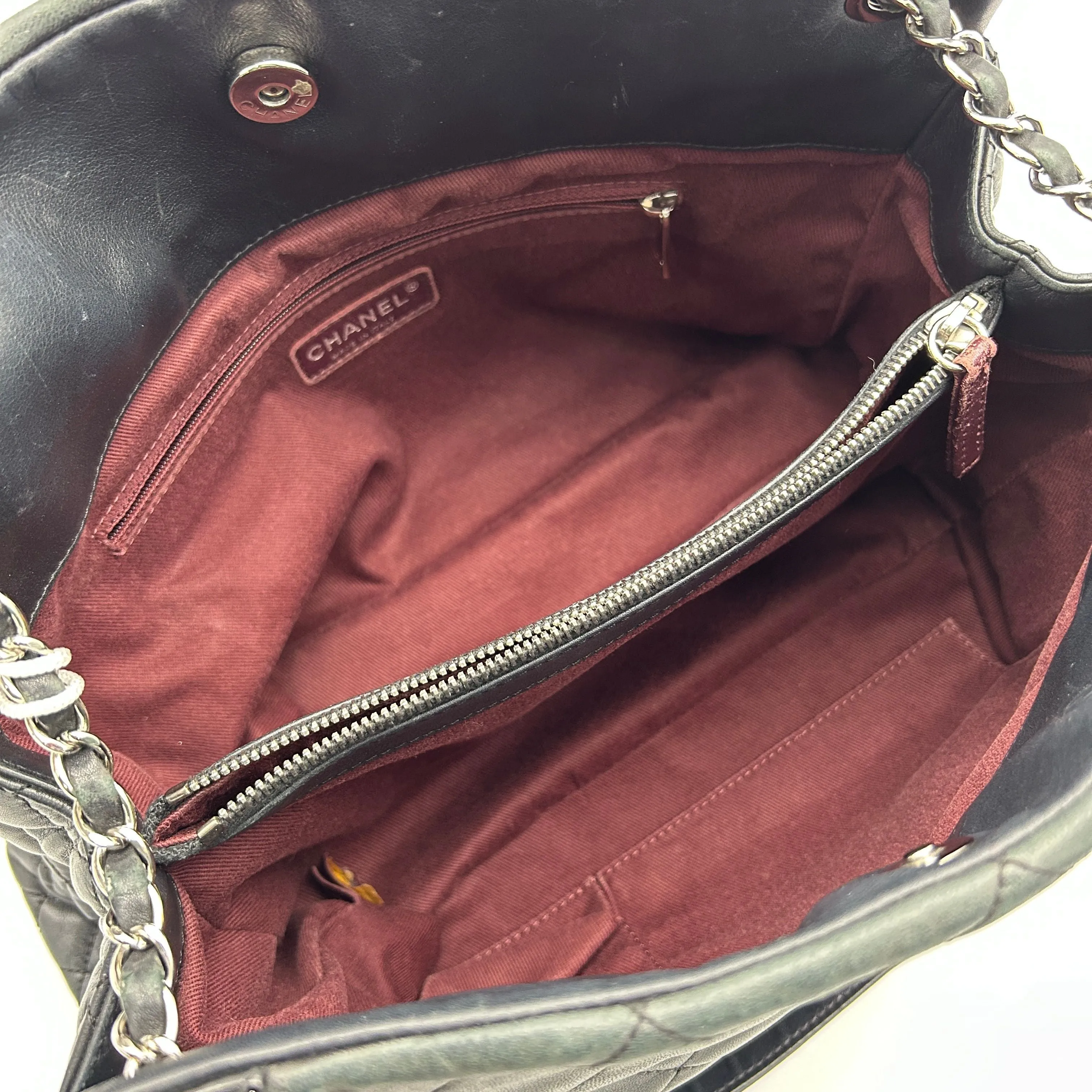 Pre-owned Chanel Black Quilted Lambskin and Patent Leather CC Charm Tote Bag LA24257