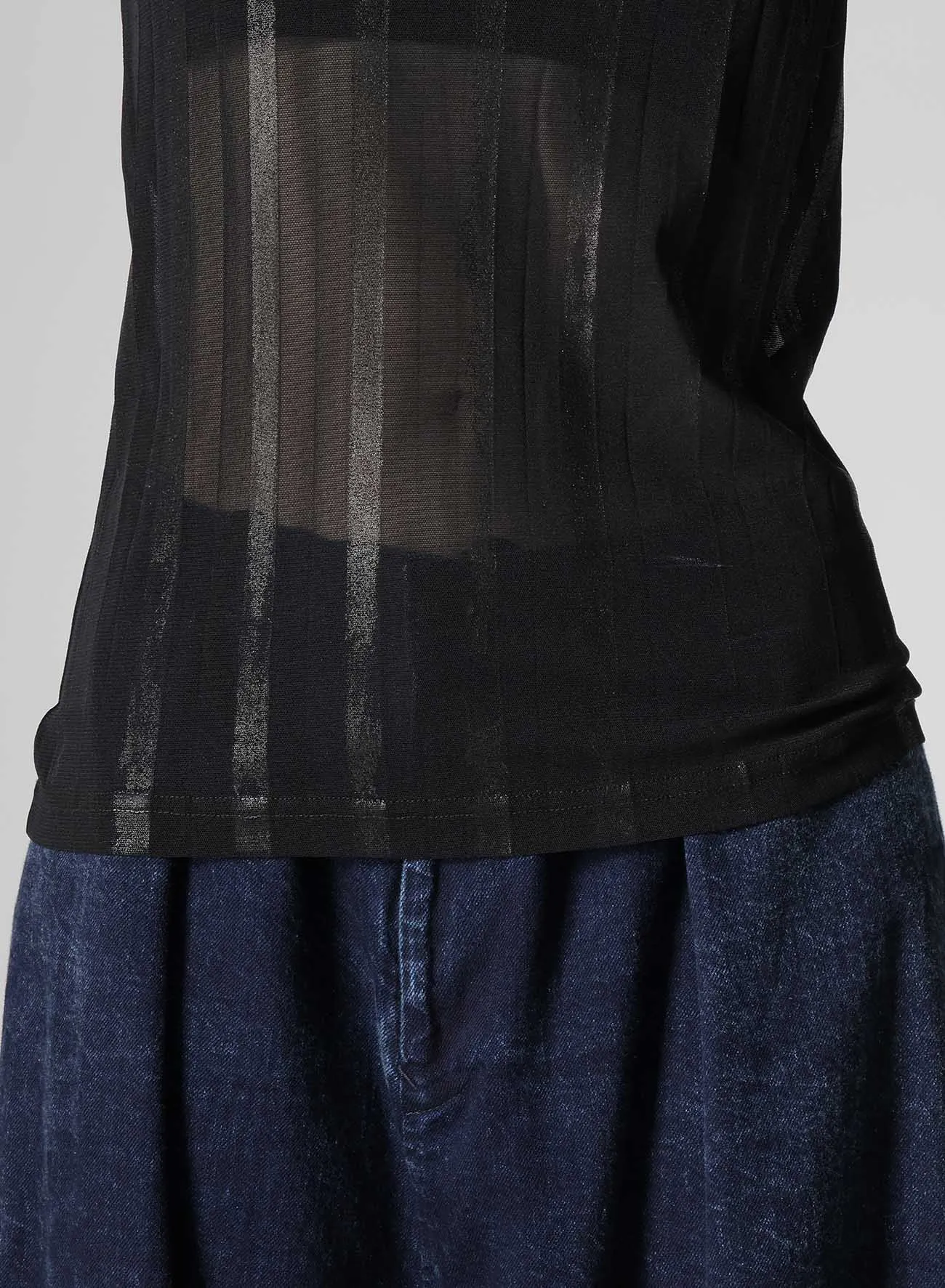 TULLE PLEATS LONG SLEEVE ROUND NECK T